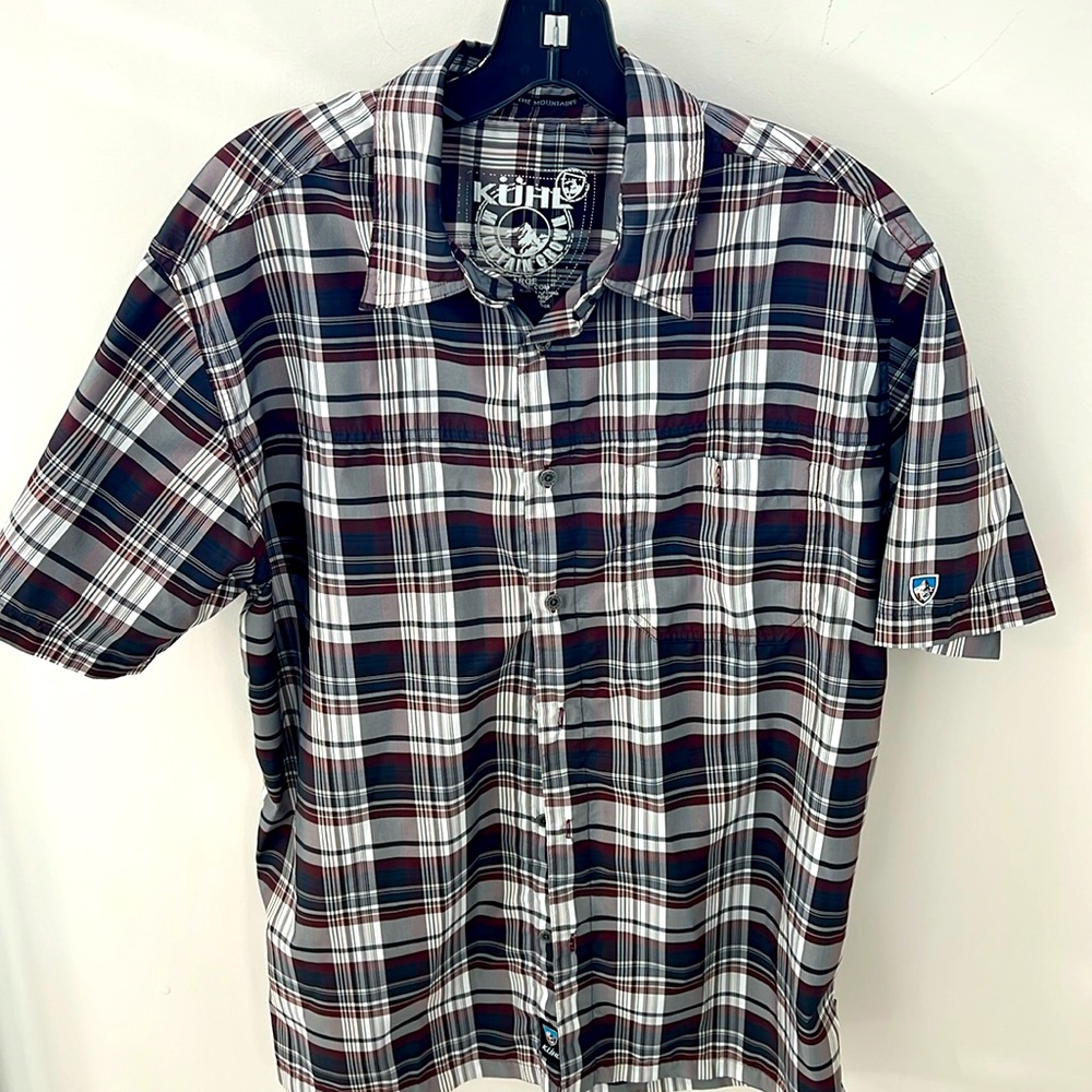 Kuhl Men’s short sleeve button down shirt.  Size L